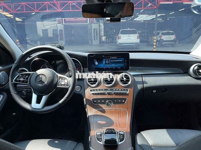 Mercedes C200 Exclusive 2020-36000km đẹp miễn chê
