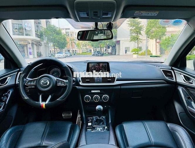 Mazda 3 2018 1.5 AT Sedan - 64000 km