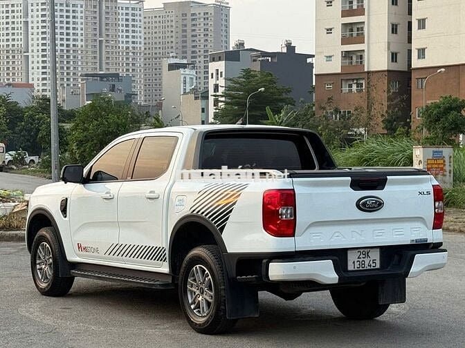 Bán xe Ford Ranger 2024 XLS 2.0 màu trắng mới tinh