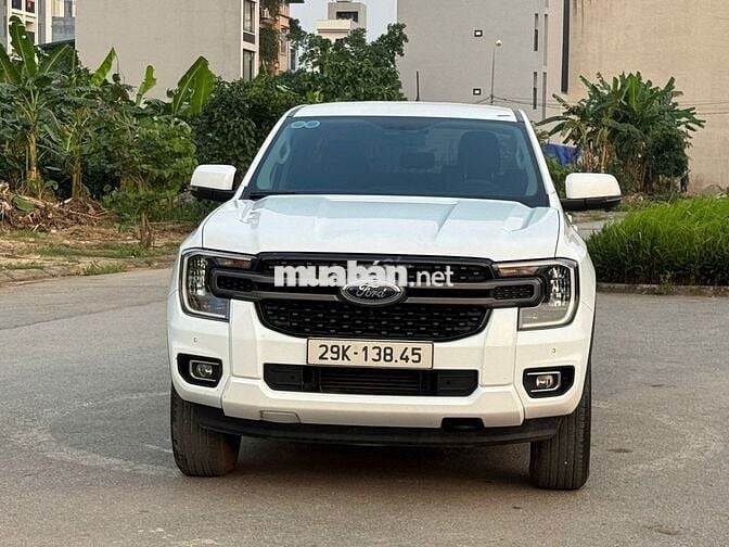 Bán xe Ford Ranger 2024 XLS 2.0 màu trắng mới tinh