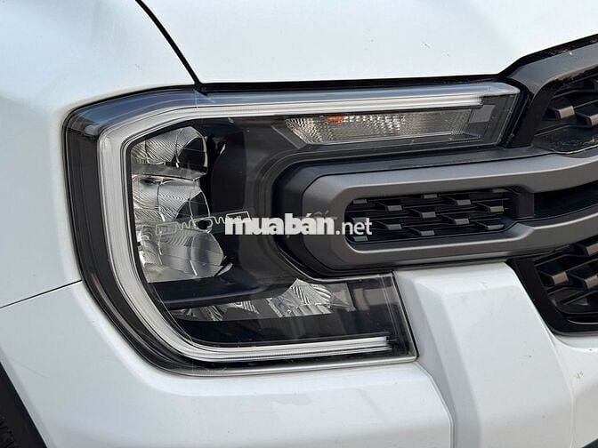 Bán xe Ford Ranger 2024 XLS 2.0 màu trắng mới tinh