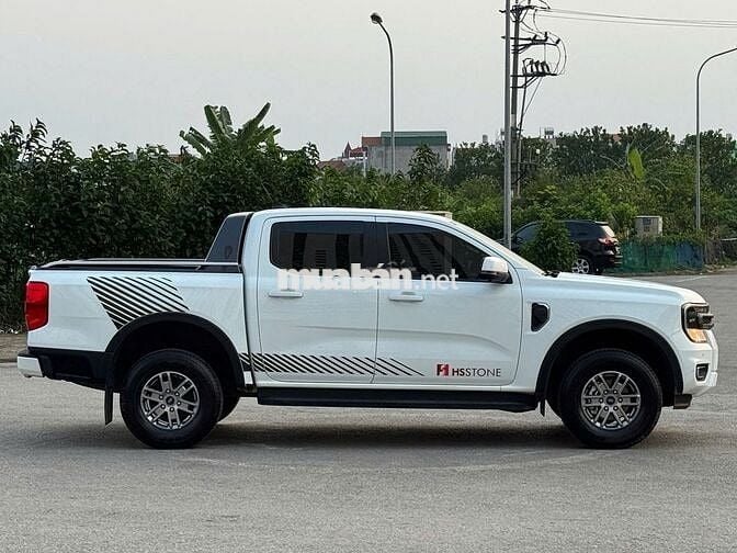 Bán xe Ford Ranger 2024 XLS 2.0 màu trắng mới tinh