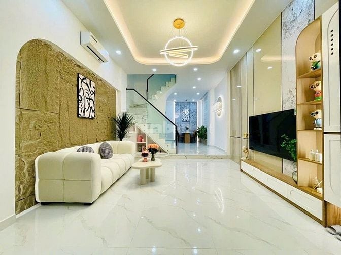 Bán gấp nhà 68m2 đường Nguyễn Đình Chiểu quận 3. Giá 3tỷ550 triệu