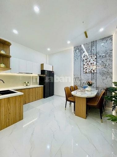 Bán gấp nhà 68m2 đường Nguyễn Đình Chiểu quận 3. Giá 3tỷ550 triệu