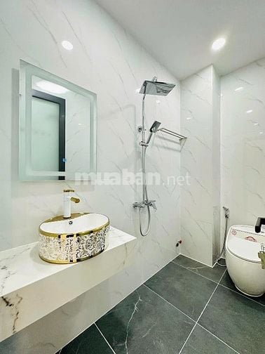 Bán gấp nhà 68m2 đường Nguyễn Đình Chiểu quận 3. Giá 3tỷ550 triệu