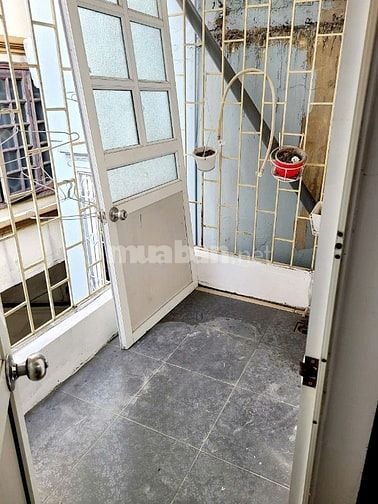 Cho thuê nhà 26 ngõ 403 Bạch Mai, 3 tầng 2N, 2WC, khách, bếp, ban công