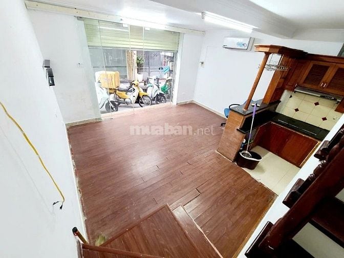 Cho thuê nhà 26 ngõ 403 Bạch Mai, 3 tầng 2N, 2WC, khách, bếp, ban công