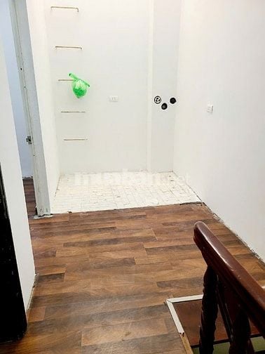 Cho thuê nhà 26 ngõ 403 Bạch Mai, 3 tầng 2N, 2WC, khách, bếp, ban công