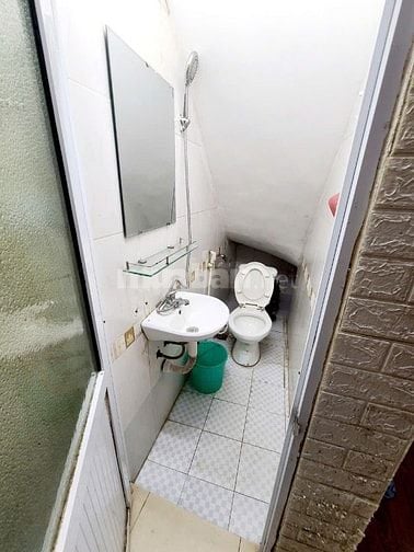 Cho thuê nhà 26 ngõ 403 Bạch Mai, 3 tầng 2N, 2WC, khách, bếp, ban công