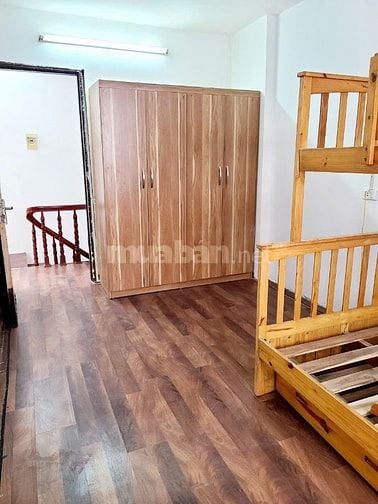 Cho thuê nhà 26 ngõ 403 Bạch Mai, 3 tầng 2N, 2WC, khách, bếp, ban công