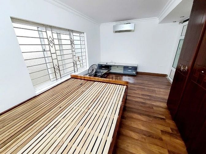 Cho thuê nhà 26 ngõ 403 Bạch Mai, 3 tầng 2N, 2WC, khách, bếp, ban công