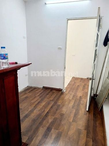 Cho thuê nhà 26 ngõ 403 Bạch Mai, 3 tầng 2N, 2WC, khách, bếp, ban công