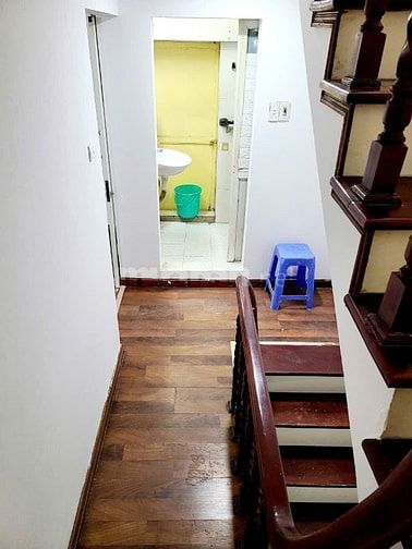 Cho thuê nhà 26 ngõ 403 Bạch Mai, 3 tầng 2N, 2WC, khách, bếp, ban công