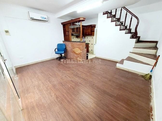 Cho thuê nhà 26 ngõ 403 Bạch Mai, 3 tầng 2N, 2WC, khách, bếp, ban công