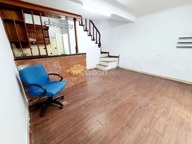 Cho thuê nhà 26 ngõ 403 Bạch Mai, 3 tầng 2N, 2WC, khách, bếp, ban công