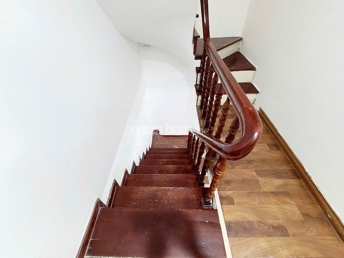 Cho thuê nhà 26 ngõ 403 Bạch Mai, 3 tầng 2N, 2WC, khách, bếp, ban công