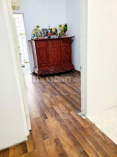 Cho thuê nhà 26 ngõ 403 Bạch Mai, 3 tầng 2N, 2WC, khách, bếp, ban công