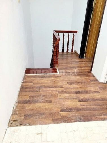 Cho thuê nhà 26 ngõ 403 Bạch Mai, 3 tầng 2N, 2WC, khách, bếp, ban công