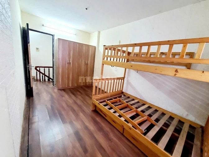 Cho thuê nhà 26 ngõ 403 Bạch Mai, 3 tầng 2N, 2WC, khách, bếp, ban công