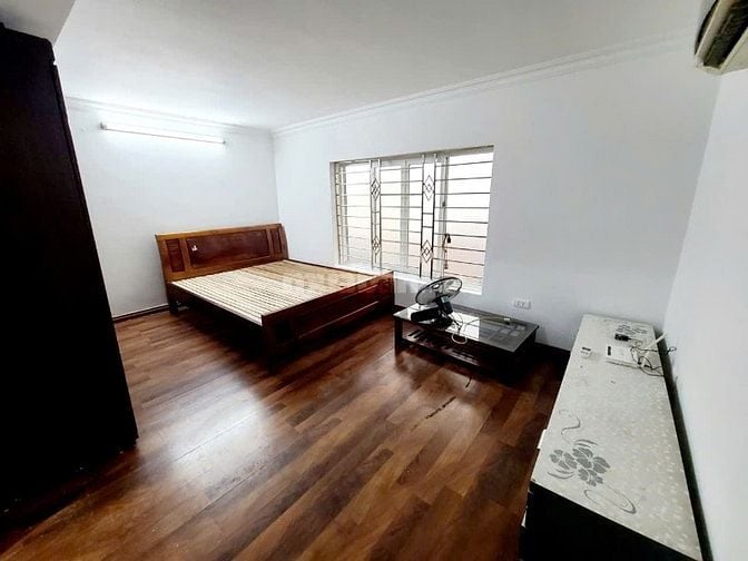 Cho thuê nhà 26 ngõ 403 Bạch Mai, 3 tầng 2N, 2WC, khách, bếp, ban công