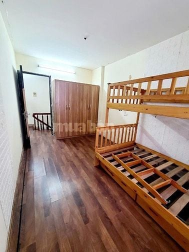 Cho thuê nhà 26 ngõ 403 Bạch Mai, 3 tầng 2N, 2WC, khách, bếp, ban công
