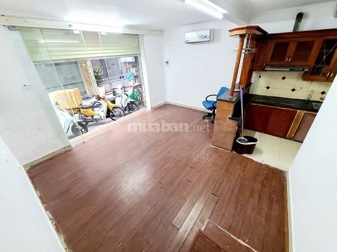Cho thuê nhà 26 ngõ 403 Bạch Mai, 3 tầng 2N, 2WC, khách, bếp, ban công