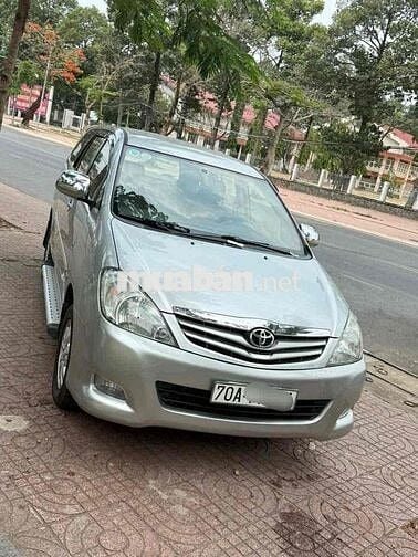 Toyota Innova 2010 G - 180000 km