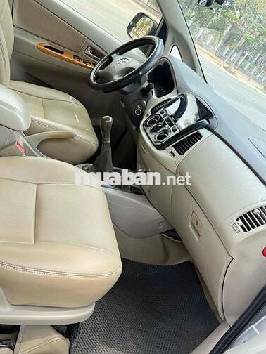 Toyota Innova 2010 G - 180000 km