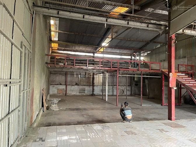 Cho thuê kho Gần Cầu Tham Lương Q12_Diện tích 14*25 350 m²,có gác lửng