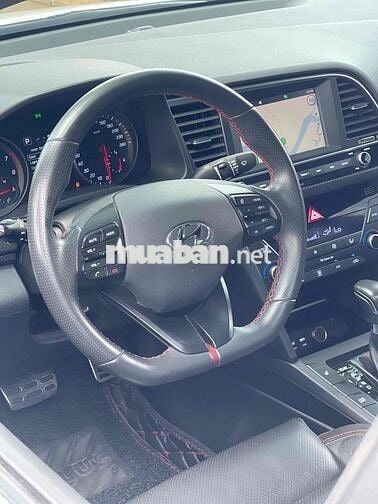 Hyundai Elantra 2018 sport 1.6 odo 25.000km
