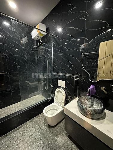 Nhà có hợp đồng thuê 27tr/tháng đường Nguyễn Thái Bình, Quận 1
