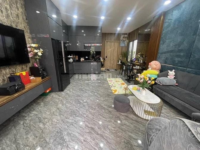 Nhà có hợp đồng thuê 27tr/tháng đường Nguyễn Thái Bình, Quận 1