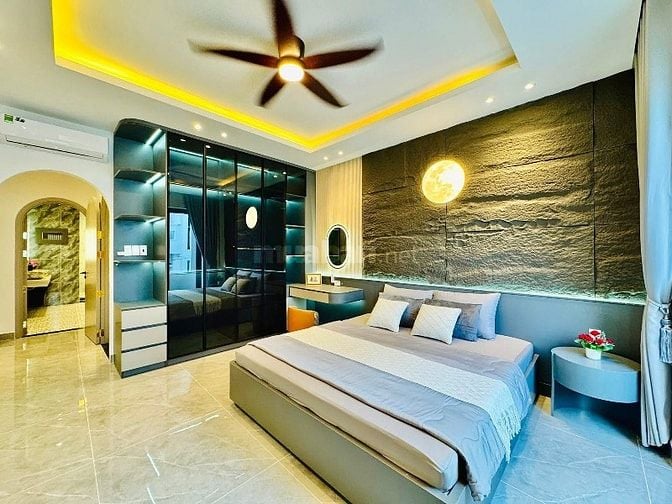Chính chủ bán gấp nhà Nguyễn Phúc Nguyên, Quận 3 giá 2Tỷ650 hẻm 6m oto