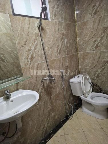 Cc mời thuê Nhà 8 ngõ 29 Khương Hạ, TX 46mx7T thang máy kd tốt 25 tr.
