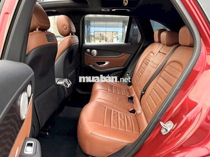 Mercedes Benz GLC 2017 300 4Matic - 8800 km