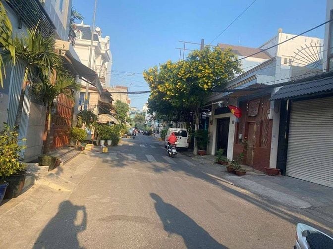 Bán nhà mặt tiền Đoàn Kết, quận Tân Phú dt 4x21m cấp 4 giá 9 tỷ
