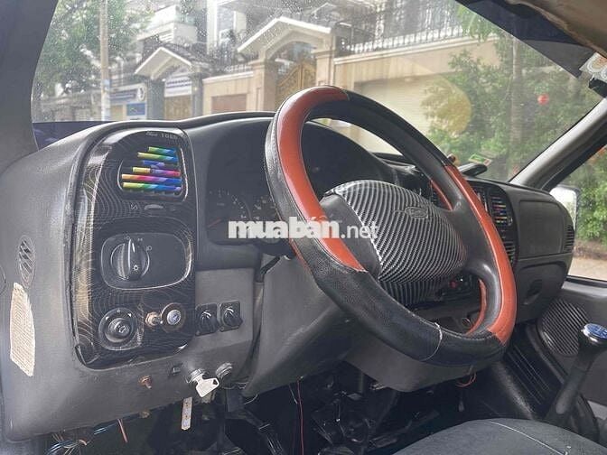 Ford Traánit 6 chỗ 900 kg đời 2006