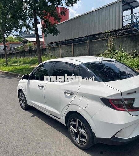 Hyundai Grand i10 2022 1.2 Sedan AT giá 315 triệu