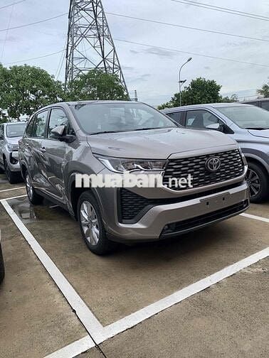 Toyota Innova Cross 2025 TẶNG BẢO HIỂM,PK, Sẵn xe