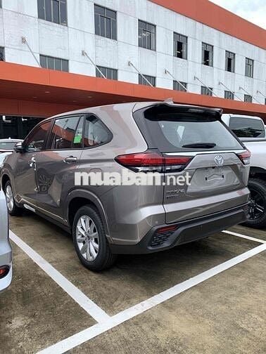 Toyota Innova Cross 2025 TẶNG BẢO HIỂM,PK, Sẵn xe