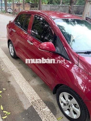 Bán i10 Sedan AT 2018 màu đỏ – 6.8 vạn km, lốp Mic
