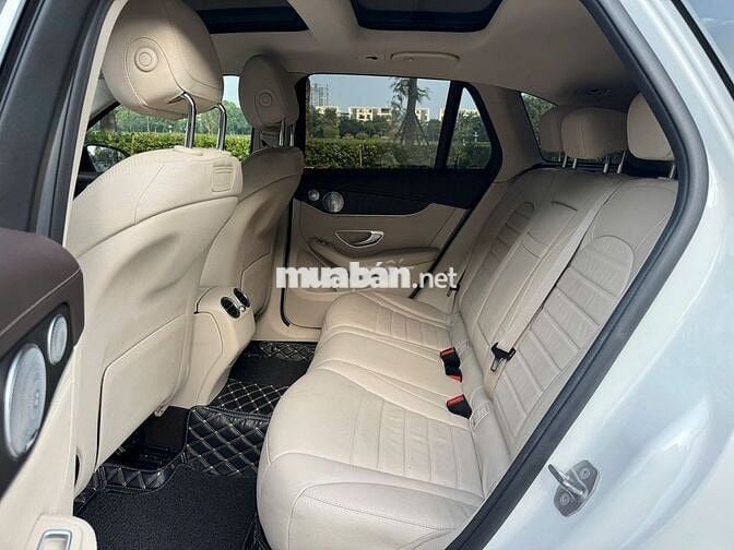 Mercedes Benz GLC 2018 300 4MATIC - 75000 km