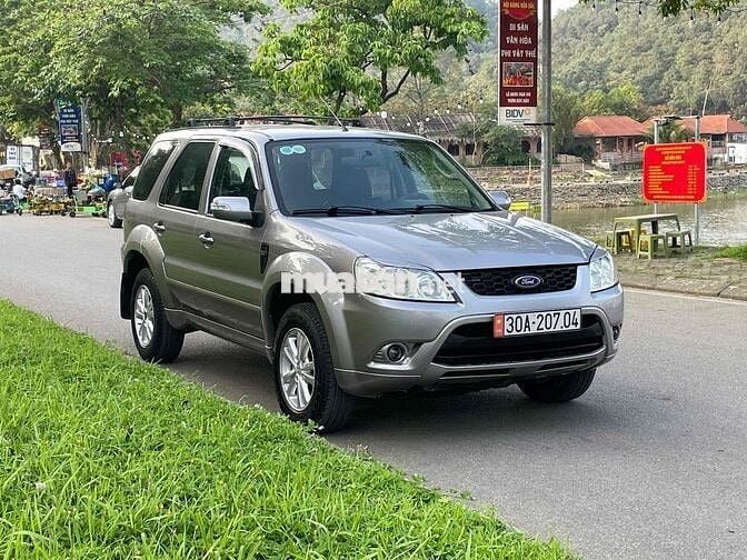 Ford Escape số tự động SUV gầm cao đẹp xuất sắc