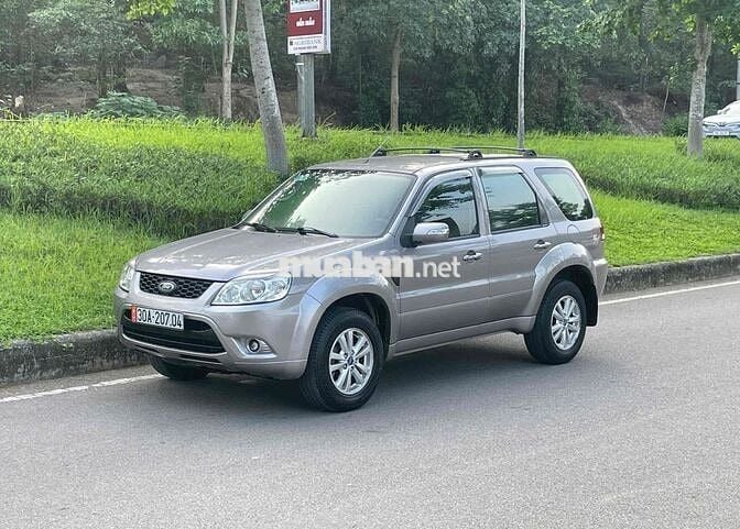 Ford Escape số tự động SUV gầm cao đẹp xuất sắc
