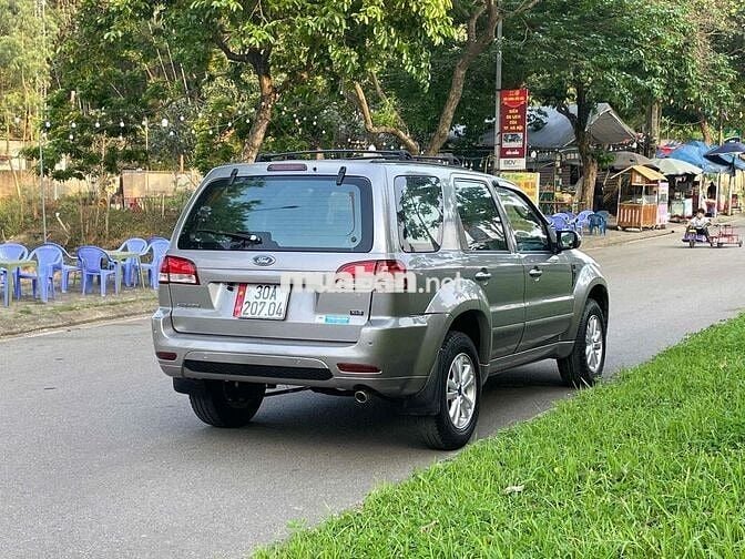 Ford Escape số tự động SUV gầm cao đẹp xuất sắc