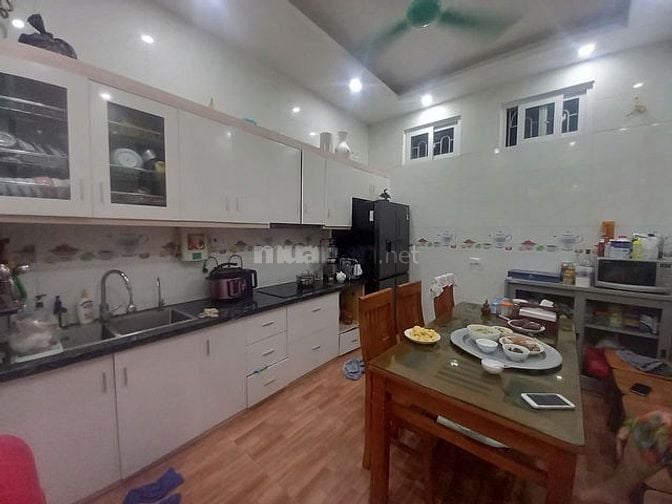 Bán nhà Định Công Thượng, DT 52m x 5 tầng. Ô tô đỗ cửa, trung tâm phố