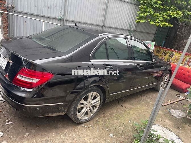 Mercedes Benz C Class 2011 C200 - 900 km