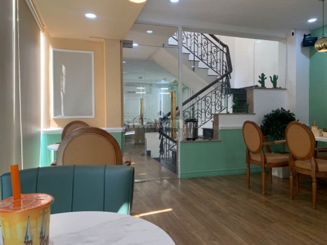 Cho thuê mặt bằng góc 2 mặt tiền Hoa Sứ- phố ẩm thực Phan Xích Long