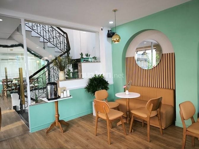 Cho thuê mặt bằng góc 2 mặt tiền Hoa Sứ- phố ẩm thực Phan Xích Long
