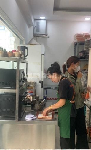 Cho thuê mặt bằng góc 2 mặt tiền Hoa Sứ- phố ẩm thực Phan Xích Long